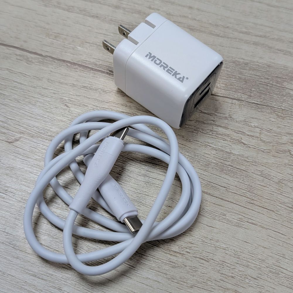 Cargador 40W 5V- 3A puertos PD20W & QC3.0 20W Clavija plegable cable tipo C -C Moreka AC113 - Imagen 4