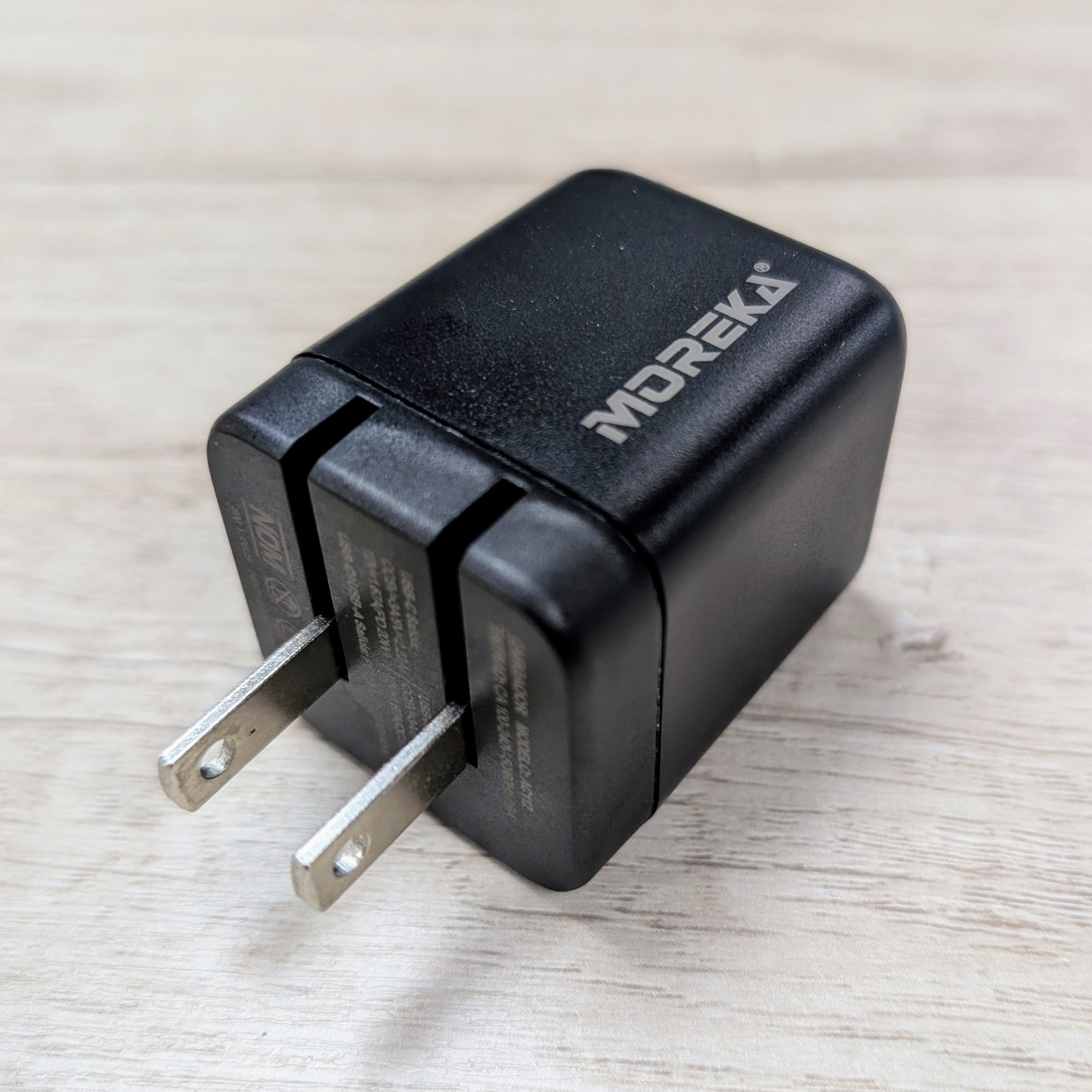 Cargador 40W 5V- 3A puertos PD20W & QC3.0 20W Clavija plegable cable tipo C -C Moreka AC113 - Imagen 8