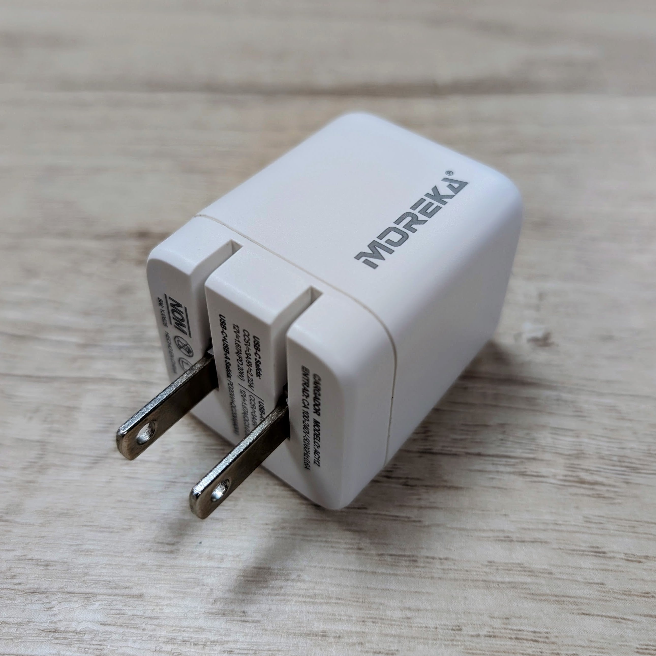 Cargador 40W 5V- 3A puertos PD20W & QC3.0 20W Clavija plegable cable tipo C -C Moreka  AC113 - Imagen 9