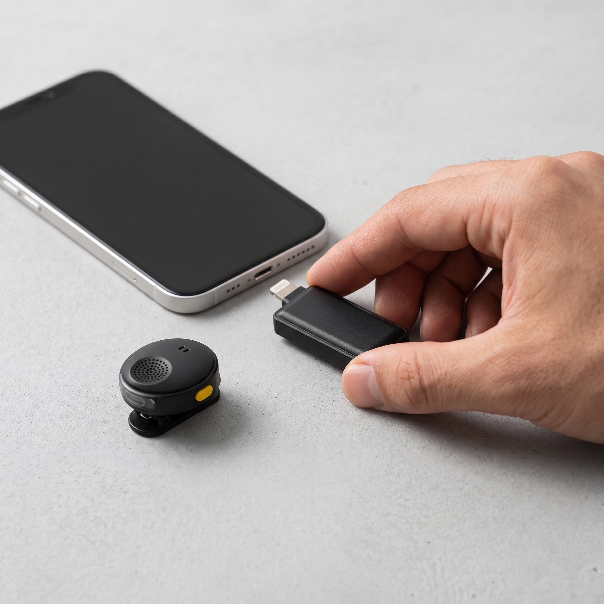 Micrófonos Inalámbricos YISEN Q8-Lightning 2.4G con Alcance de 20 Metros Plug and Play - Imagen 9